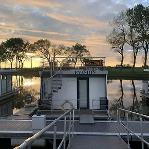  Botel Evasion